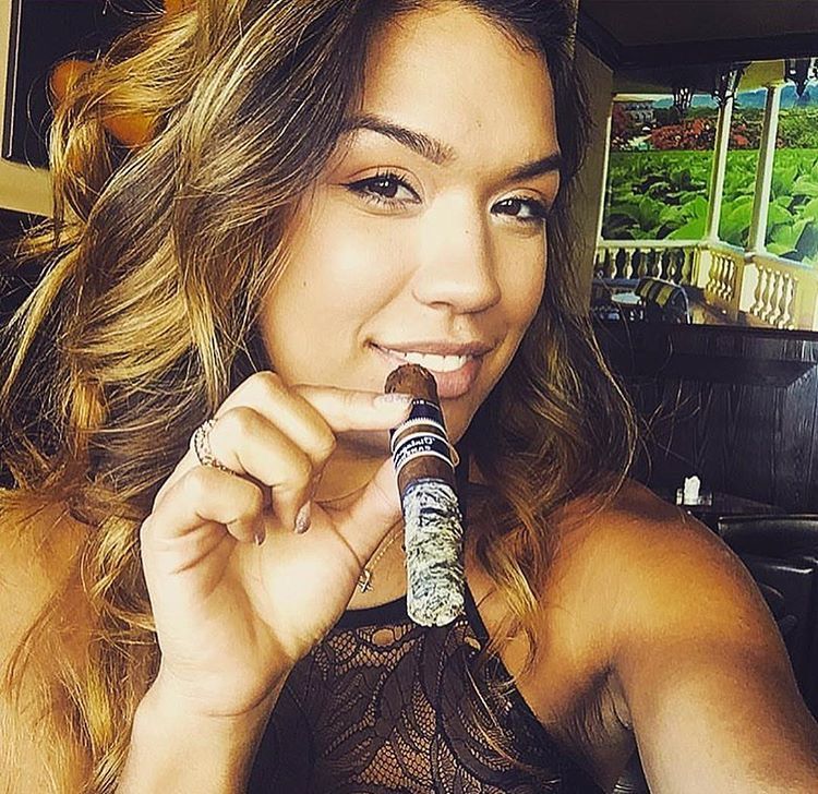 The Best Way to Smoke a Cigar - 100 Cigar Lady Will Teach 