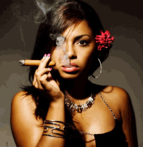 TOP 100 Amatuer Cigar Smoker Girl - cigarmonkeys.com 