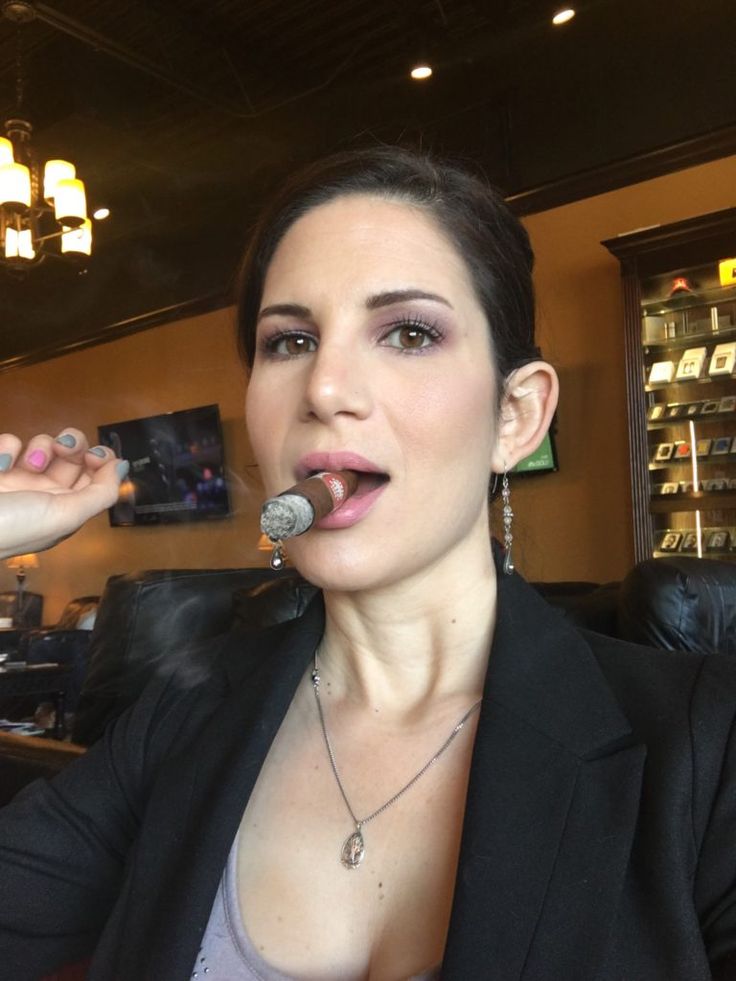 100 Amatuer Cigar Smoker Girl Sexy Selfies - The CigarMonkeys