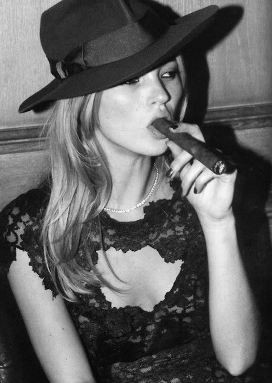 TOP 50 Kate Moss HOT Smoking Pictures The Cig