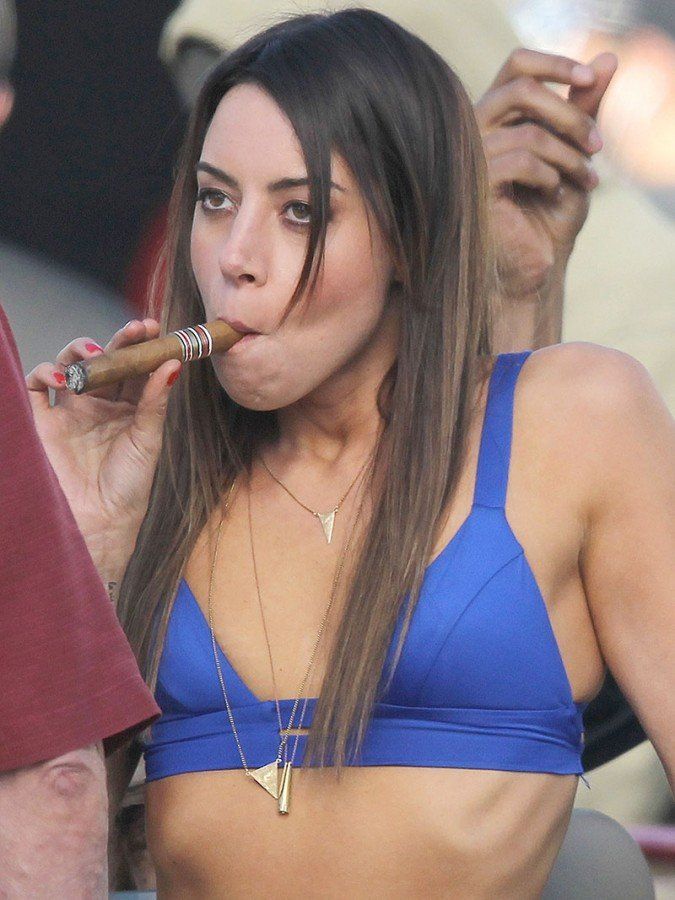 sucking the cigar aubrey plaza