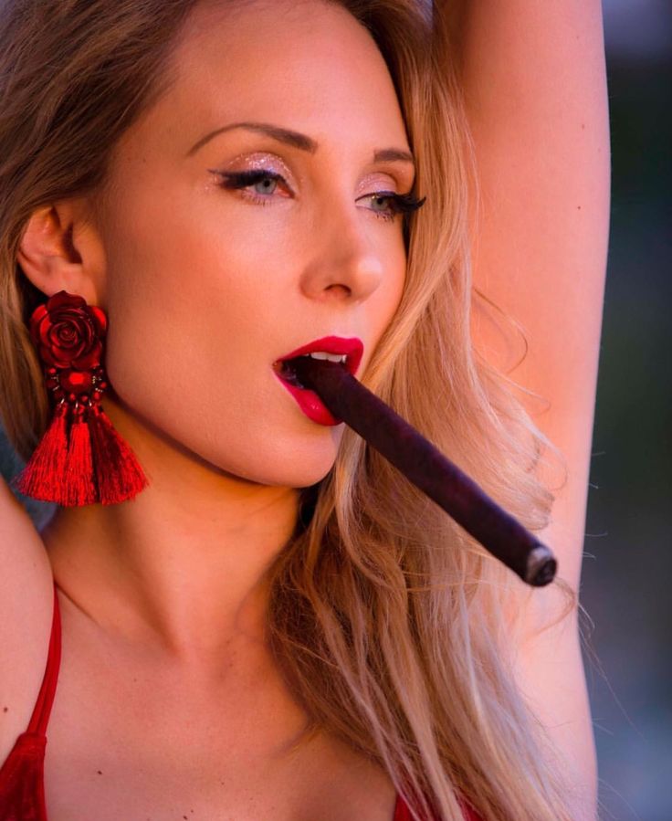 Top 100 Blone Cigar Smoker Women Th