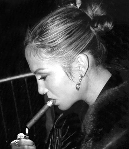 famous cigar smoker stars jennifer lopez hot pics