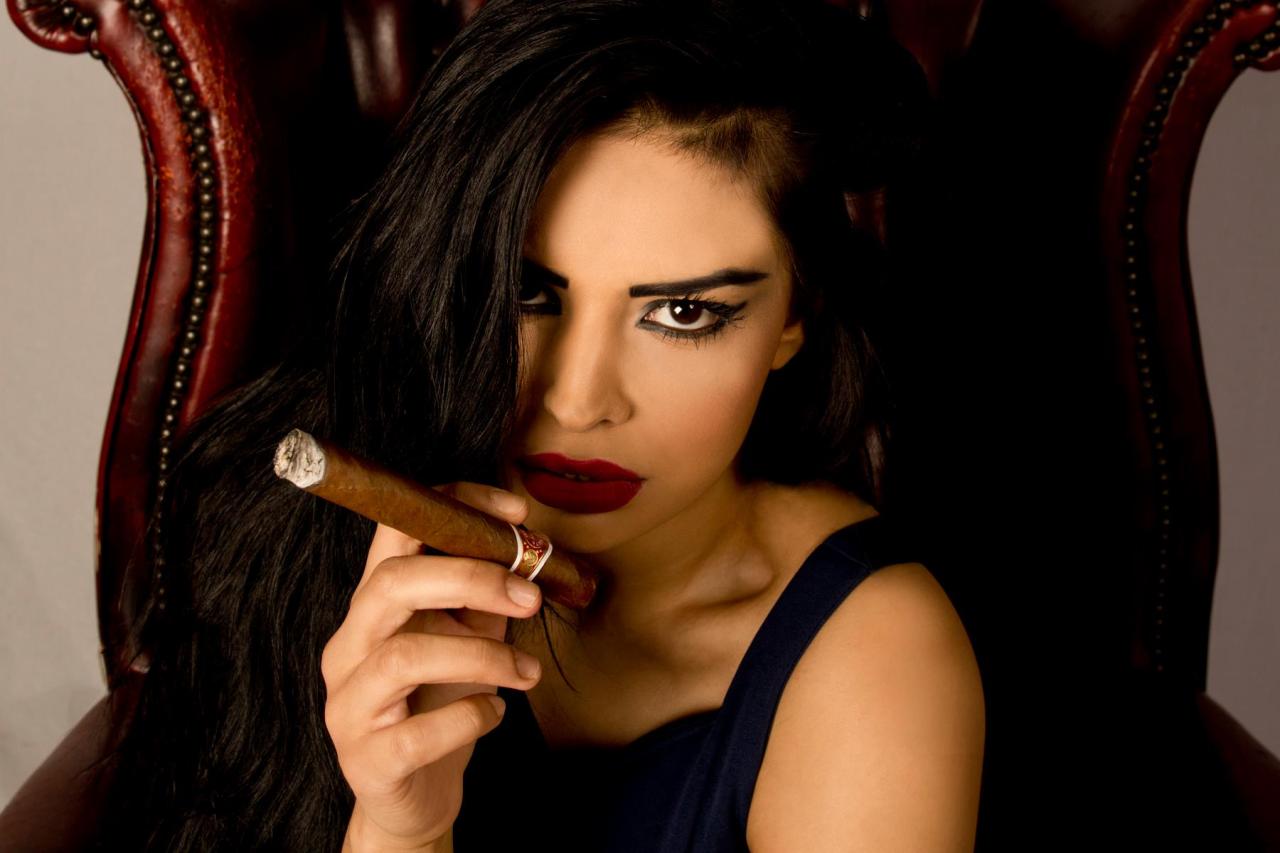 100 Starting Cigar Beauty Ladies Smoking Cigar HOT.