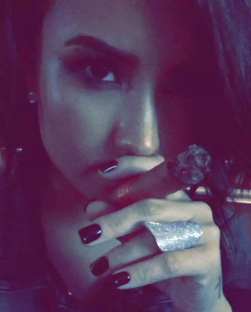 Demi Lovato Smokes Cigar and 100 Szexy Pictures – The CigarMonkeys