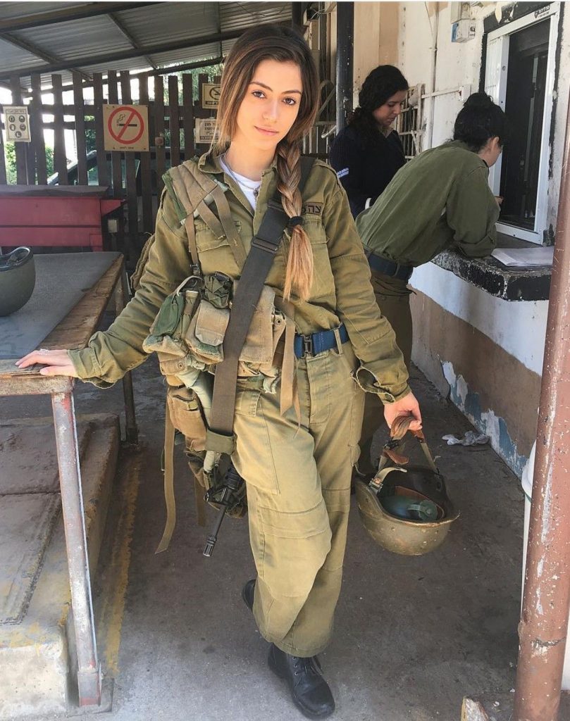 Israel Army Women Smoke – IDF Gils – The CigarMonkeys