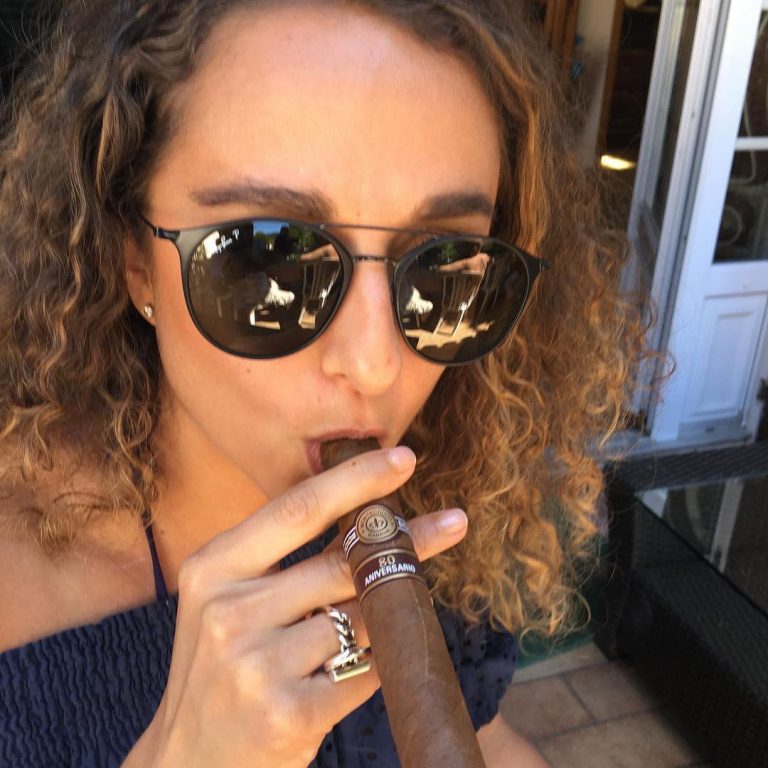 100 Beautiful Cigar Smoker Babes – The CigarMonkeys