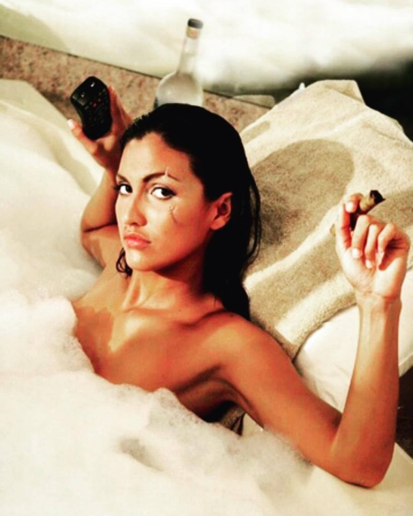 Top 100 Suggestive cigar smoker ladies selfie photos – cigarmokeys.com