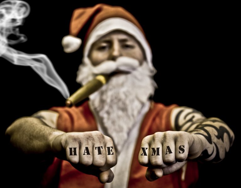 Santa Claus smoking a cigar – Christmas Cigar Smoke – The CigarMonkeys