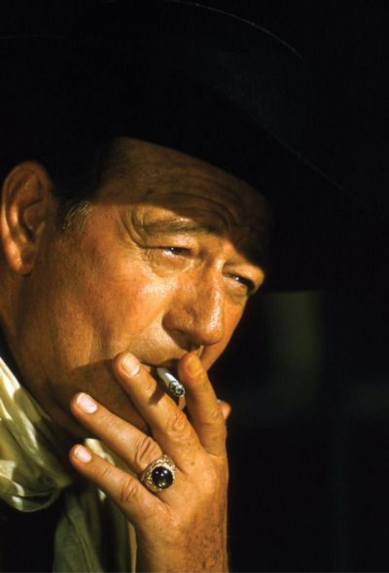 John Wayne smoking cigar and cigarette (70 photos) – Famous Smokers