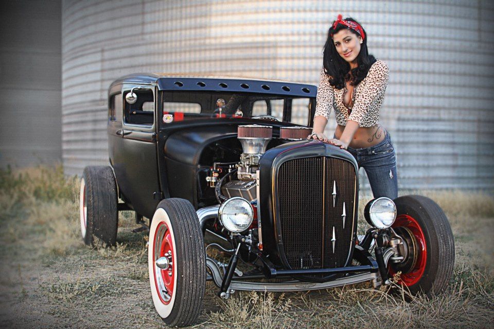 TOP 40 Photos - Hot Rod Girls Smoking Cigars.