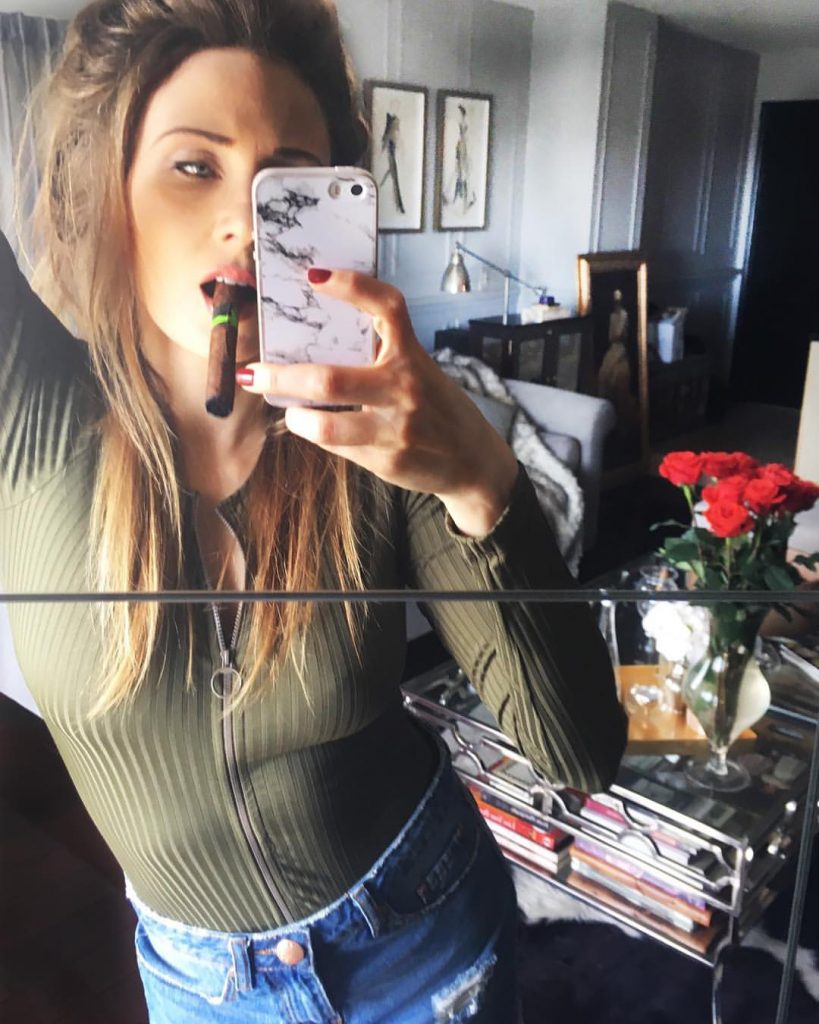 TOP 100 Senhoras de fumo de