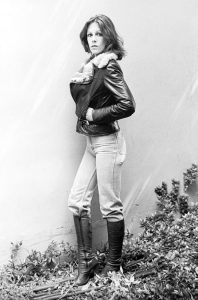 Jamie Lee Curtis smoking (44 photos) – The CigarMonkeys