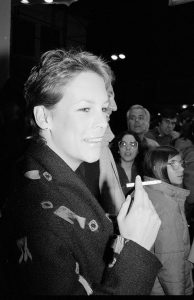 Jamie Lee Curtis smoking (44 photos) – The CigarMonkeys