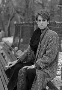 Jamie Lee Curtis smoking (44 photos) – The CigarMonkeys